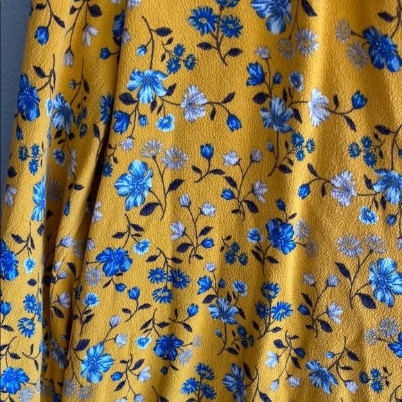 Old Navy Yellow Floral V-Neck Blouse - Picture 3 of 5
